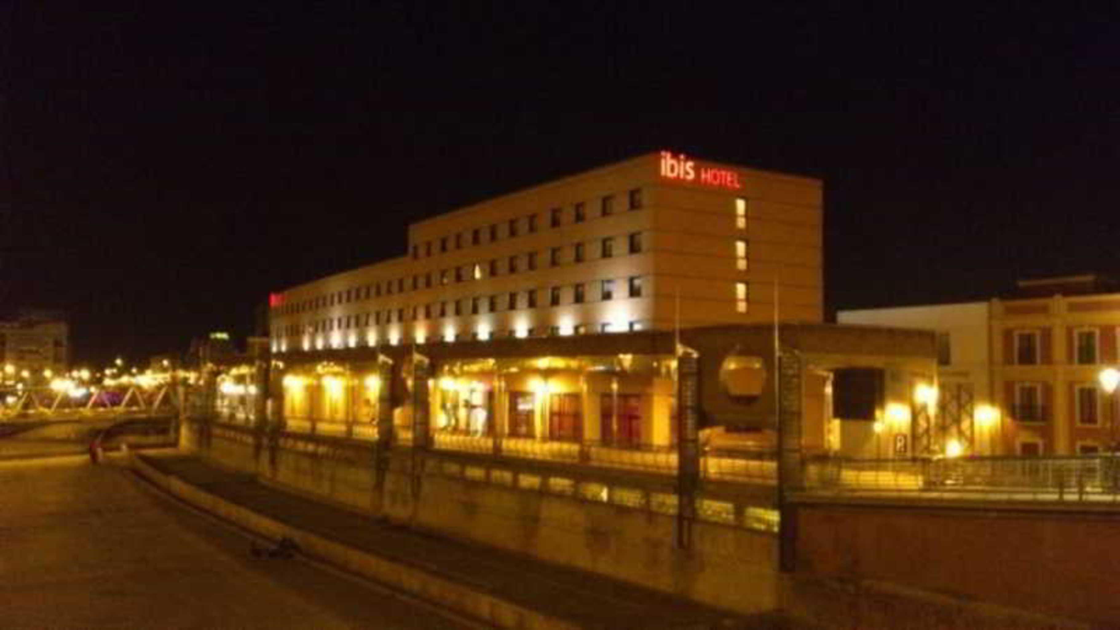 Ibis Malaga Centro Ciudad Hotel Bagian luar foto